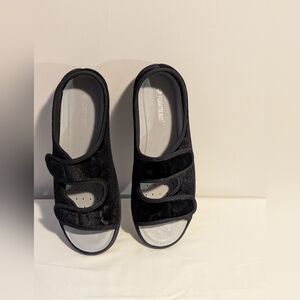 FoamTread Women's Adjustable With Hook And Loop Straps . Slip In Shoes. GUC.